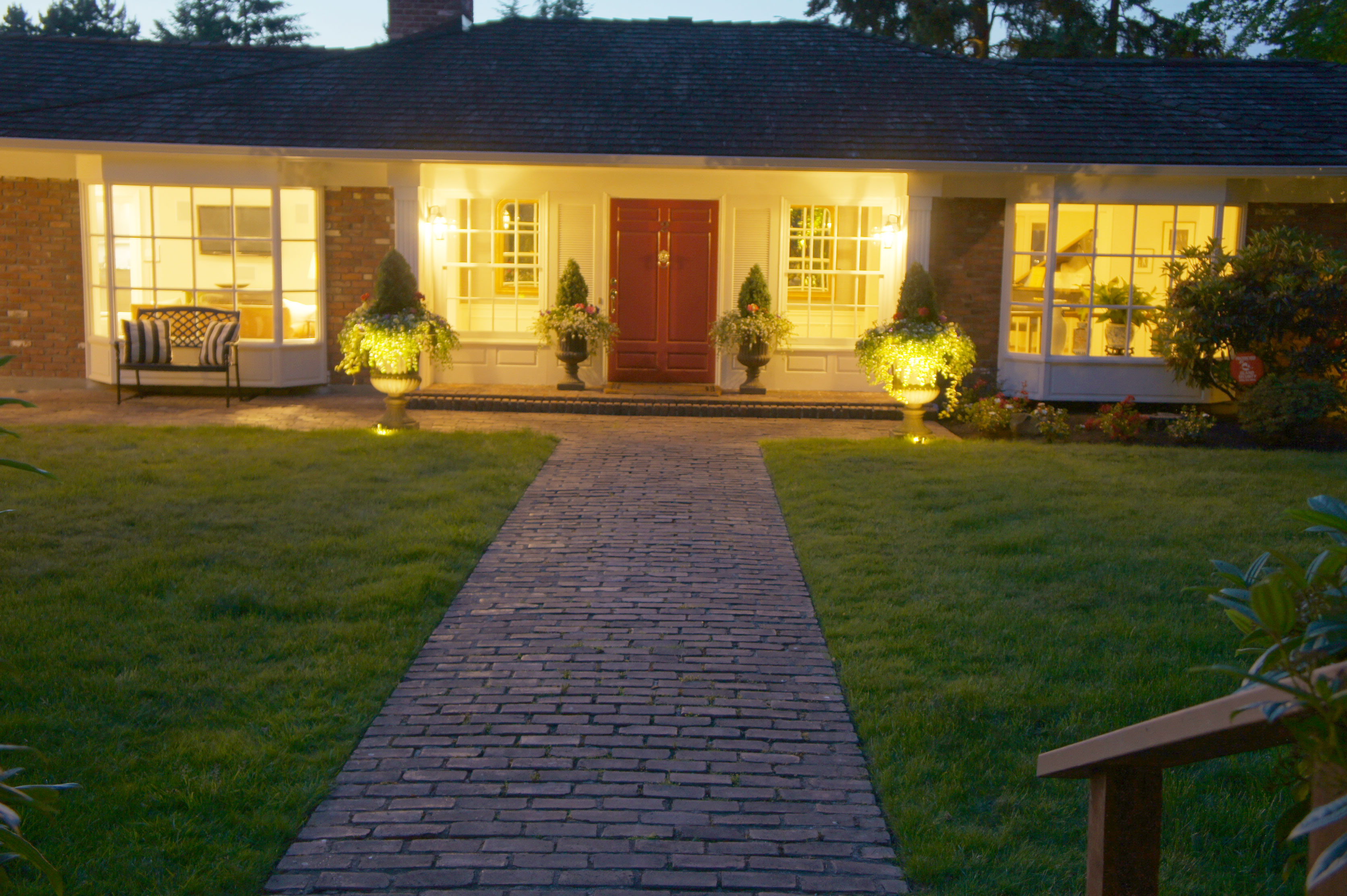 Professional landscape lighting in front yard of Mercer Island home